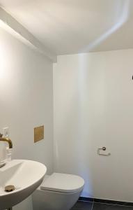 Bright Beach Villa With Sea Views To Hesselø Bay