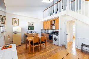 Stylish Chelsea Flat with Luxe Comfort & Charm