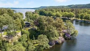 Exclusive Home In Blooming Garden And Jetty - Them