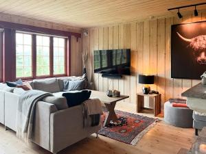 Cozy Cabin With Jacuzzi Near Beitostølen