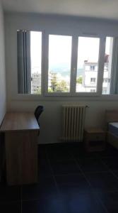 One bedroom in a shared appartement with mountain view