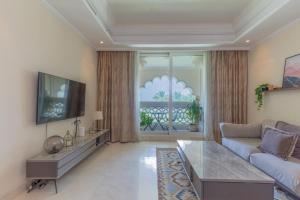 Spacious New 2 BDR, Pool and Beach Access