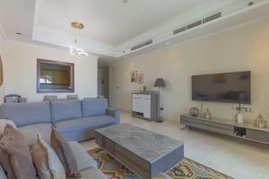 Spacious New 2 BDR, Pool and Beach Access
