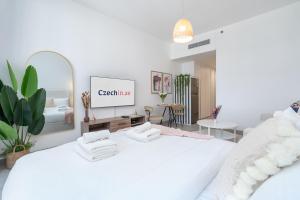 Work & Relax & Chill in JVC