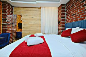 mansion yellow hotel