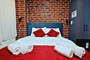 mansion yellow hotel