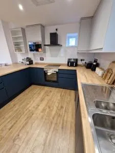 Alex, mornflake, train station, M6, parking, professional - Barthomley