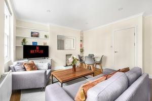 Marylebone Residence with Spacious Kitchen and Living Area