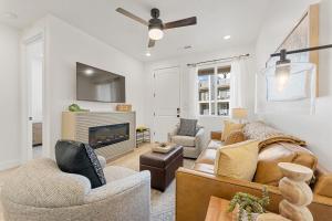 Three-Bedroom Apartment room in JByrd's Place #86 condo