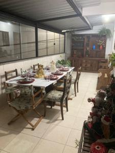 Casa de 3 quartos com 2 andares prox ao Palácio Quitandinha