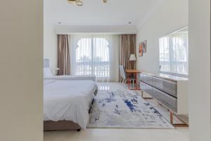 Spacious New 2 BDR, Pool and Beach Access