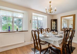 Holly Cottage - Scethrog