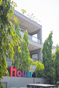 Housr Phase 1 Arjun Marg & Golf Course Road
