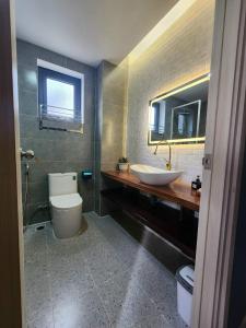 LHASA HOTEL - Central hotel in Dalat