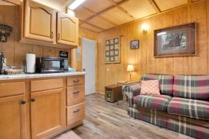 1BR Cabin in the Smokies Close to Gatlinburg