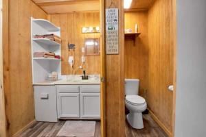 1BR Cabin in the Smokies Close to Gatlinburg