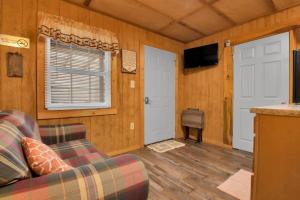 1BR Cabin in the Smokies Close to Gatlinburg