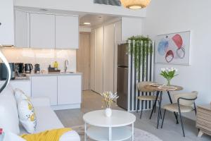 Cozy & Modern Apartment in Luma 21, Relax in JVC