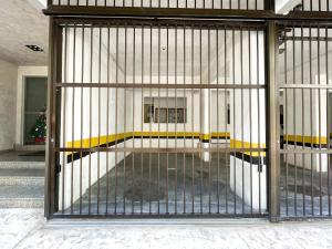 350 metros da Praia Central na Avenida Brasil próximo à Roda Gigante e Shopping Atlântico