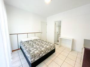 350 metros da Praia Central na Avenida Brasil próximo à Roda Gigante e Shopping Atlântico