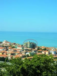 Edera Attico Pineto Vacanza - 阿特里