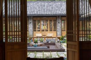 the Wild Luxury Holiday Inn