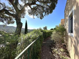Villas La Courtade, Maison pour 7 personnes dans domaine prive avec piscine a La Londe-Les-Maures : photos des chambres