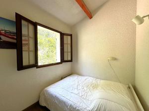 Villas La Courtade, Maison pour 7 personnes dans domaine prive avec piscine a La Londe-Les-Maures : Villa 3 Chambres