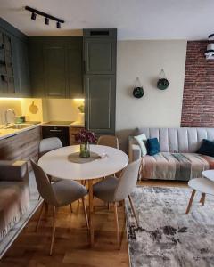 Balkan Square Forest MM