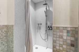 Chambre chaleureuse dans la vieille ville de Fribourg