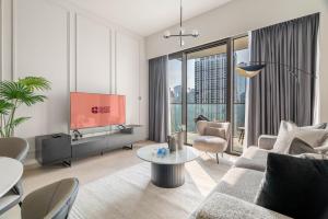 GuestReady - Burj Khalifa View l Infinity Pool