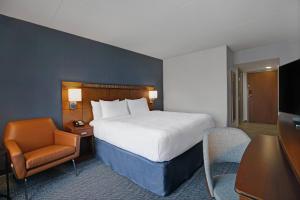 Courtyard Chicago ElmhurstOakbrook Area