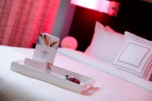 Stay Well Suite, Larger Suite, 1 King, Sofa bed room in Courtyard by Marriott Orlando Lake Nona