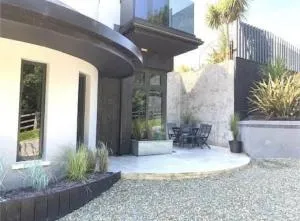 Y bwncer - Rhyd Lewis