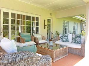 Secret Garden Villa - 3BD with Pool & Ocean Peek