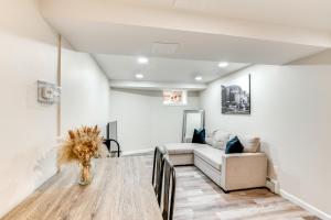 14 Mi to Central Park Chic Mt Vernon Retreat