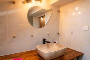 Maisons de vacances Gite du regourdel avec spa : photos des chambres