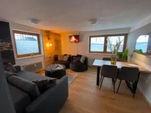 Maas Alpine Lodge - 弗利尔施