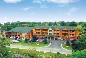 Super 8 by Wyndham Bridgeview of Mackinaw City - Gros Cap