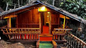 Alpine Mud house Kanthalloor