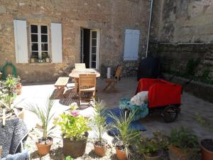 Maison Rose - Maison de village avec jardin privé, centre Capestang