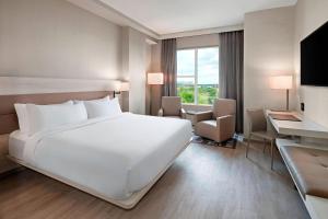 Guest room, 1 King, Univ of Florida view, High floor room in AC Hotel by Marriott Gainesville Downtown