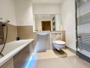 Cosy 2 Bed 2 Bath Apartment with Free Parking Smart TV Netflix and WIFI in Dartford 10 min to Bluewater