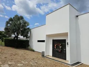 Girardot Casa estilo mediterraneo con piscina privada - Callejón