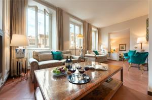 Via Panzani 16, 3rd Floor - Antonella - Elegant & Spacious, 3-Bedroom in Historic Center