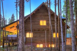 Peaceful Pines Log Lodge