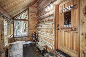 Peaceful Pines Log Lodge