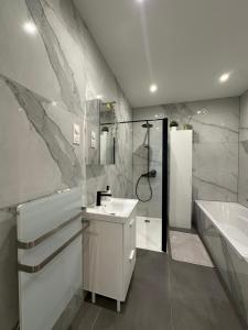 Appartements # Le 13 # Nouveau T3 renove au calme vue sur les Vosges : photos des chambres