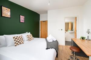 Central-3Bedroom-2Bath-Parking-By FabAccommodation