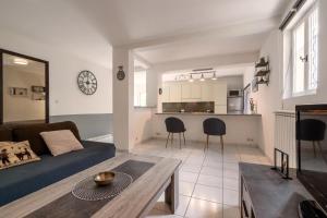 Maisons de vacances Rez de villa avec beau jardin et belle vue : photos des chambres